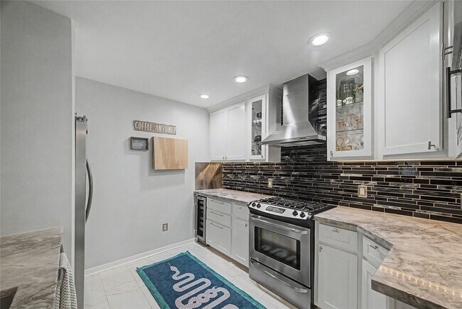 Building Photo - 1104 Buckner St