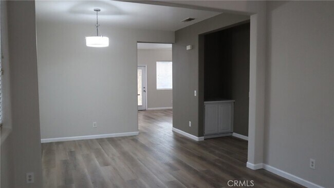 Building Photo - 3722 Almansa Way