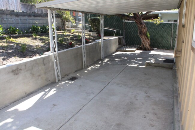 Building Photo - 527 Vaqueros Ave