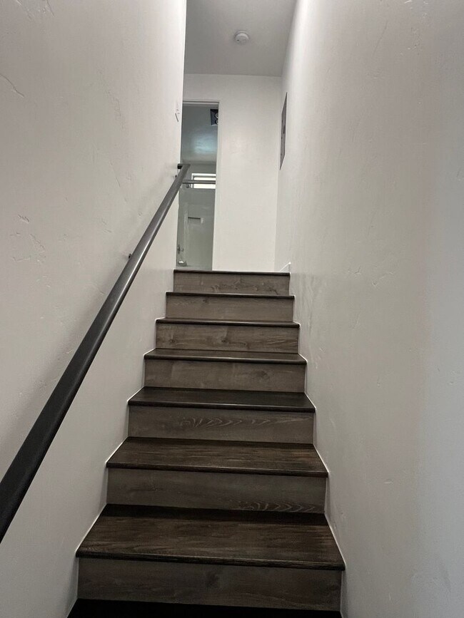 Building Photo - 851 NE A St