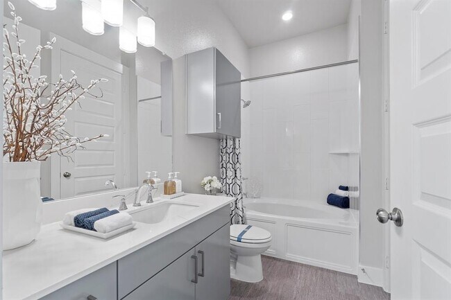 Building Photo - 4024 Bungalow Ln