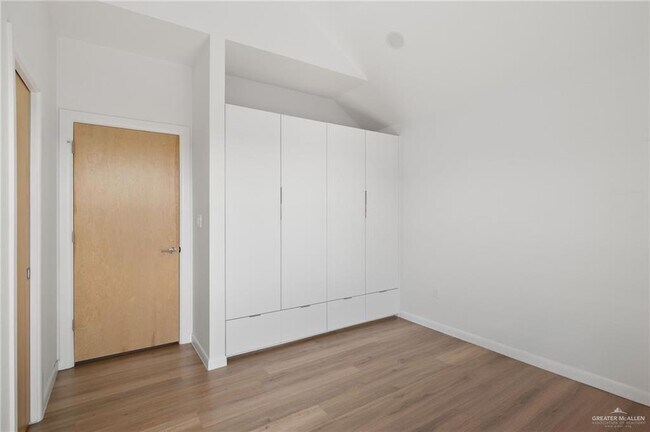 Building Photo - 35 Silverton Cir