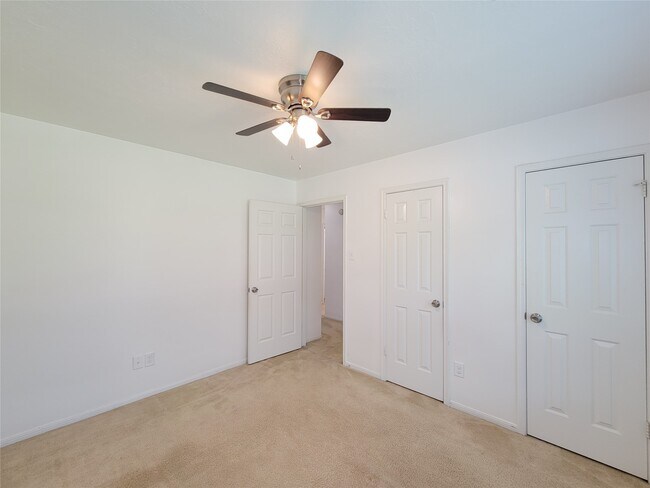 Building Photo - 16807 Sussex Dr
