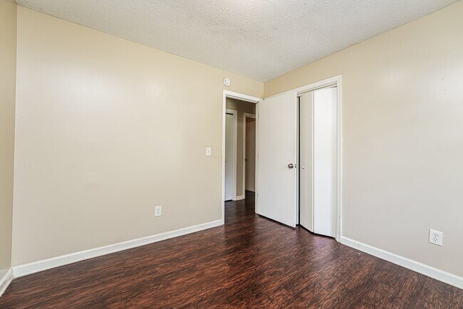 Building Photo - 3230 Westview Terrace