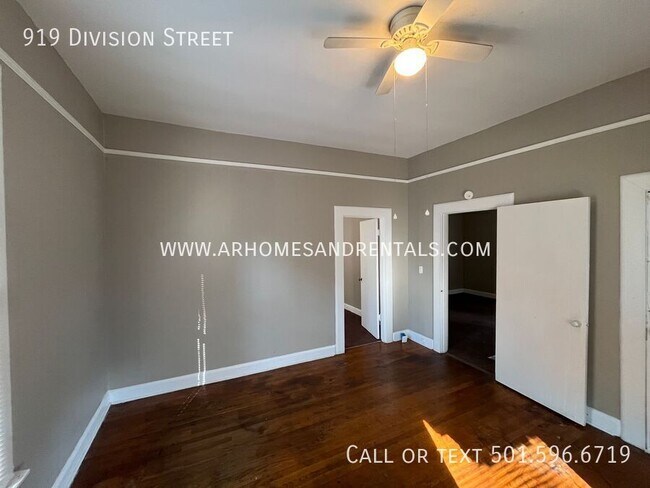 Building Photo - 919 Division St