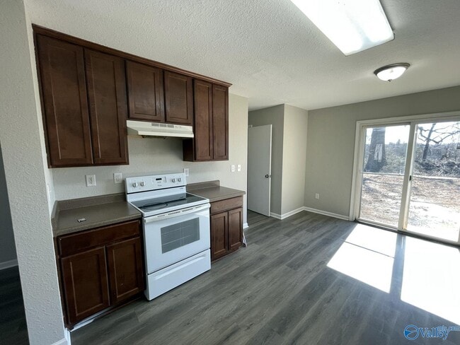 Building Photo - 228 Whitestone Dr NE