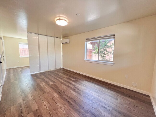 Building Photo - CHECK OUT THIS COZY STUDIO APARTMENT NEAR ...