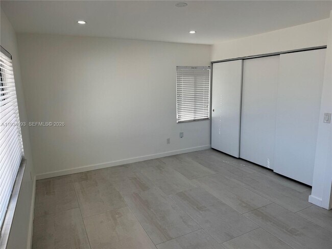 Building Photo - 2832 SW 124th Ct