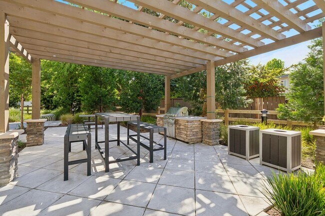 Building Photo - Modern 2021 Townhome | 3BD | EV Charger | Near Google & Downtown Mountain View