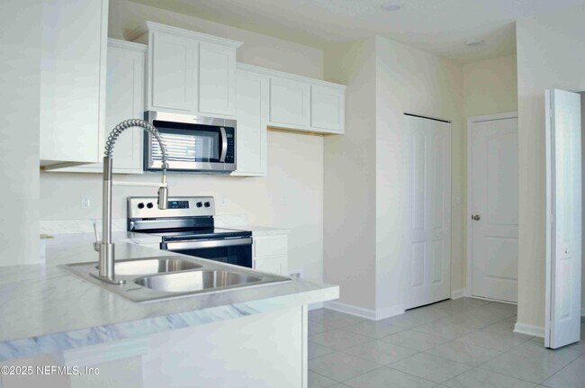 Building Photo - 9543 Star Dr