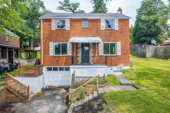 Building Photo - Stunning 3 bedroom home in Penn Hills avai...