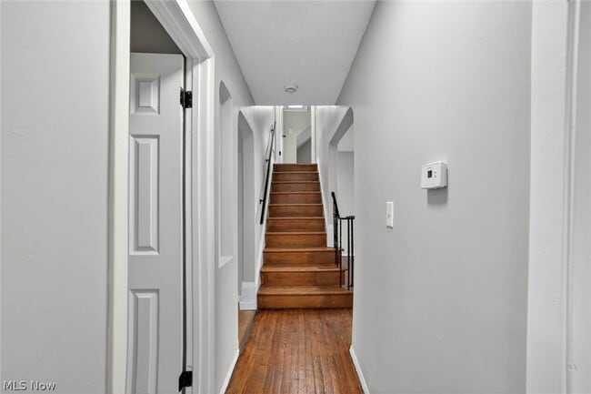 Building Photo - 303 S Green Rd