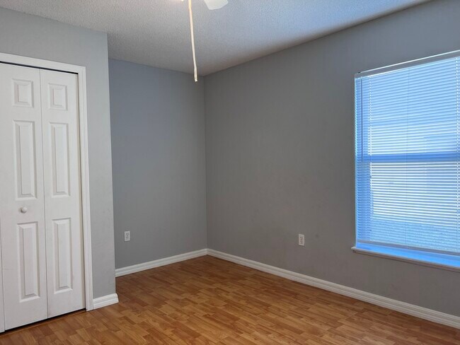 Building Photo - PRICE REDUCED FOR A QUICK MOVE IN!!  Spaci...