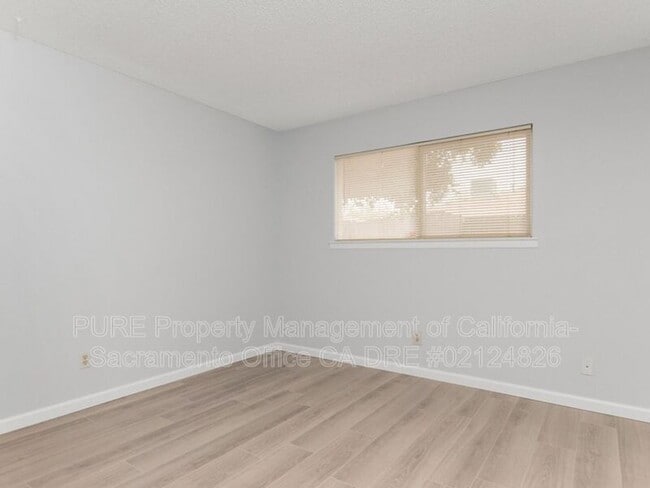 Building Photo - 5047 Sparrow Ct