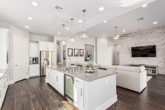 Building Photo - Your dream entertainer's home is here!