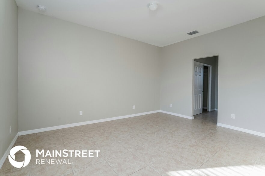 Building Photo - 1137 NW 19th Ave