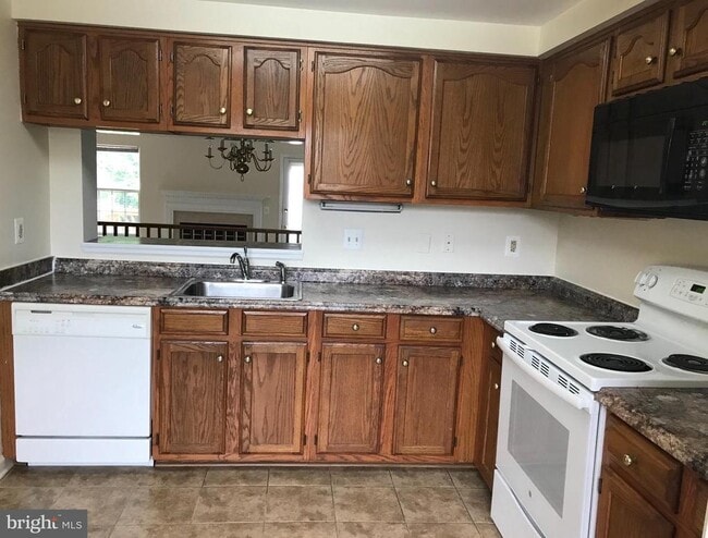 Building Photo - 6810 Ericka Ave