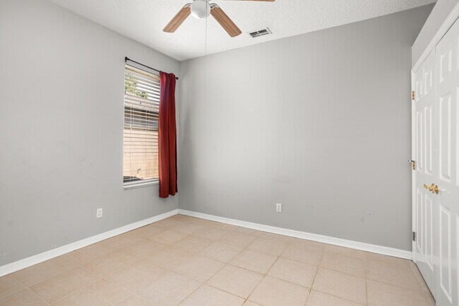 Building Photo - 2810 University Acres Dr