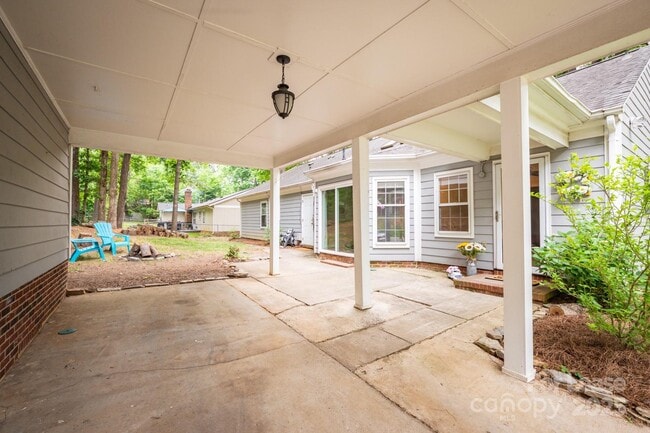 Building Photo - 901 Winter Wood Dr