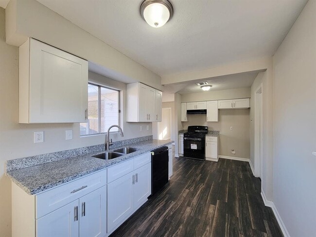 Building Photo - 4119 Holloway Dr