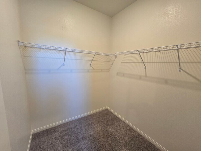 Building Photo - 3 Bedroom Single Story Home