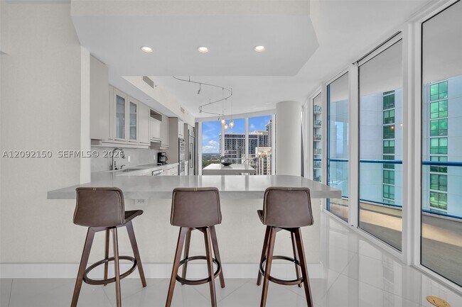 Building Photo - 333 Las Olas Way