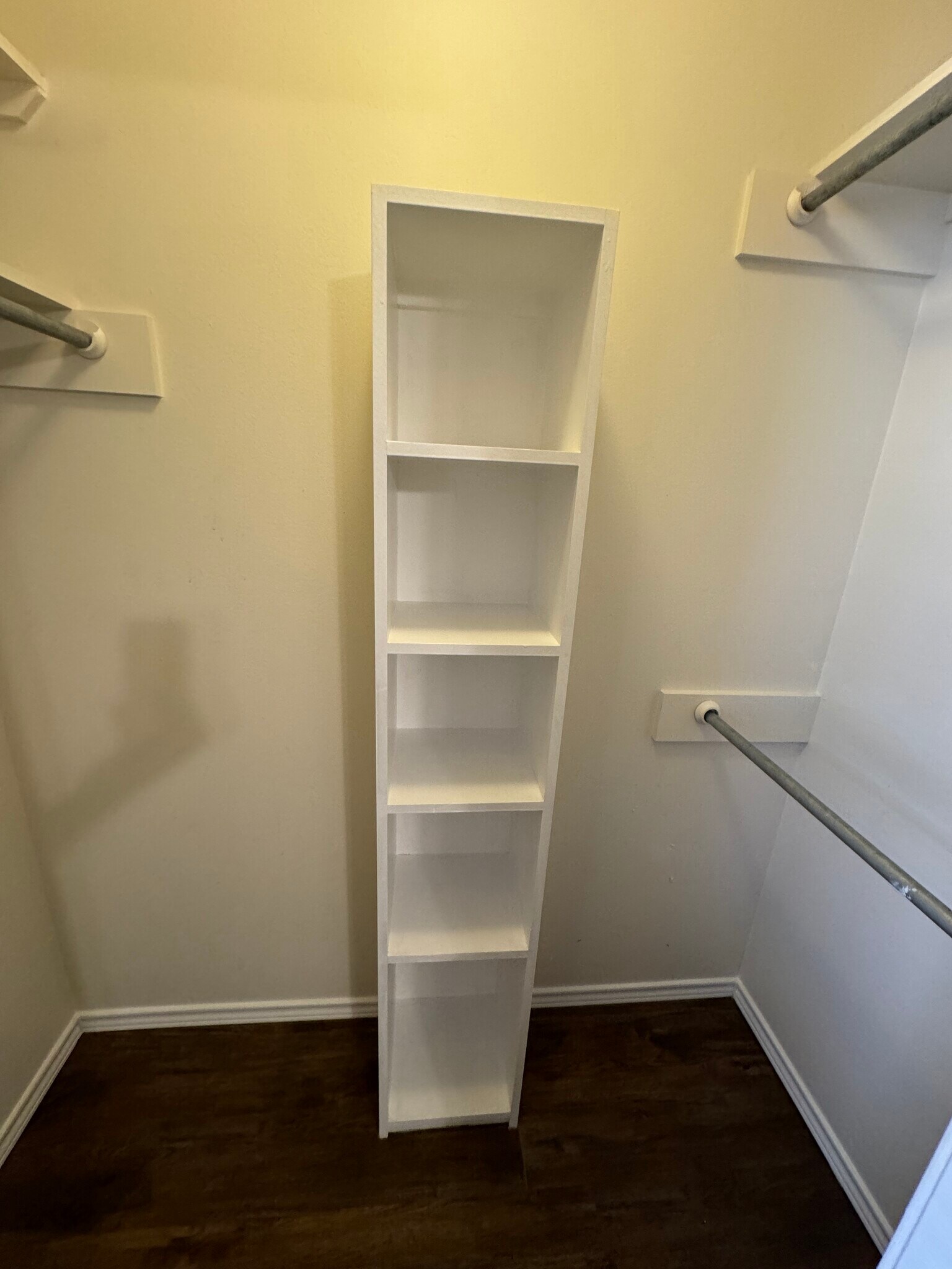 Building Photo - 534 N Brentwood Ave