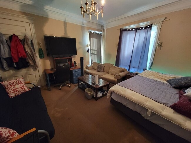 Building Photo - 2115 E 1st St