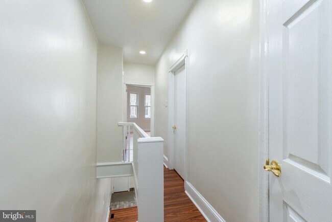 Building Photo - 2102 S Opal St