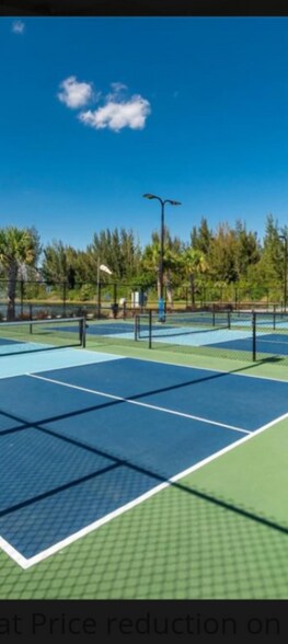 Building Photo - 7241 W Lenox Cir