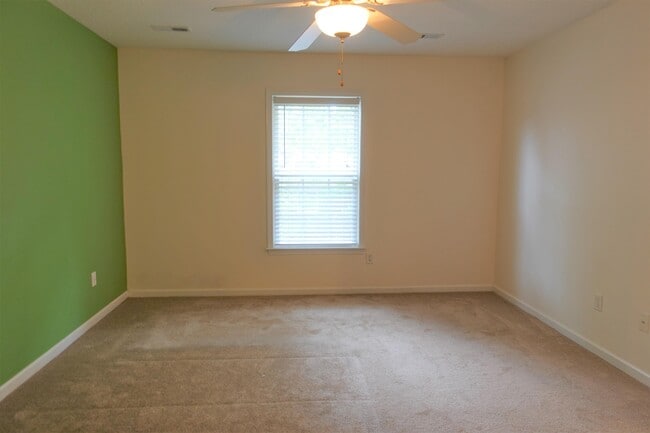 Building Photo - 103 Middlehouse Way