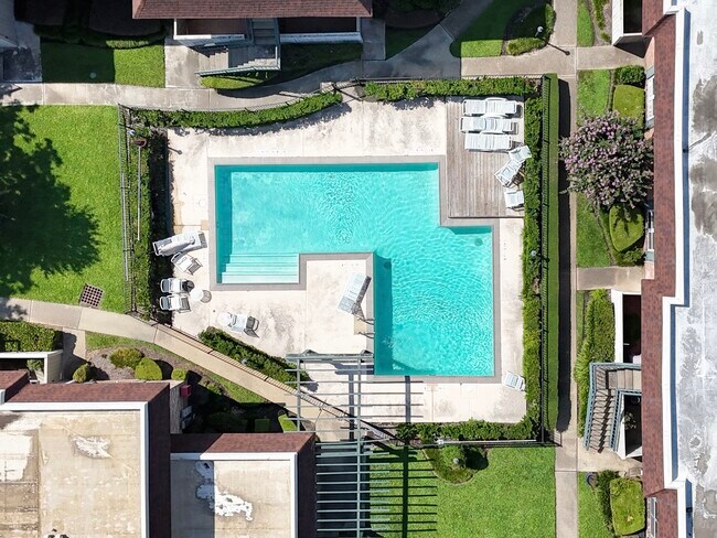 Building Photo - 845 Augusta Dr