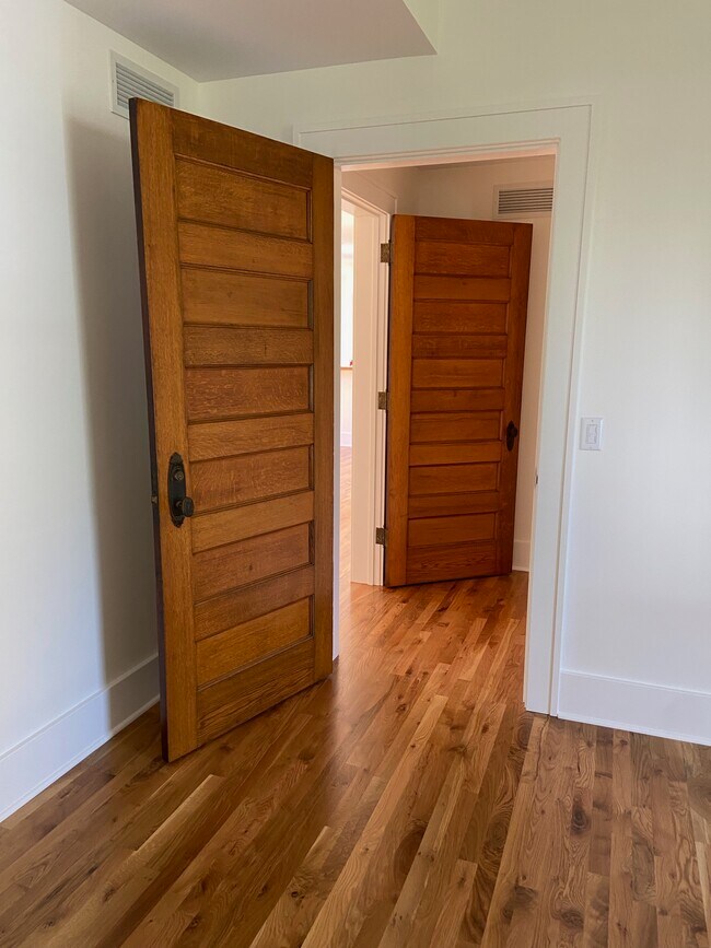 Building Photo - 237 Stuart Ave