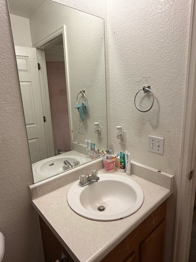 Building Photo - 1295 S Zeno Cir