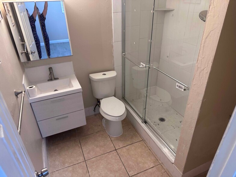 Building Photo - 4208 W La Salle St