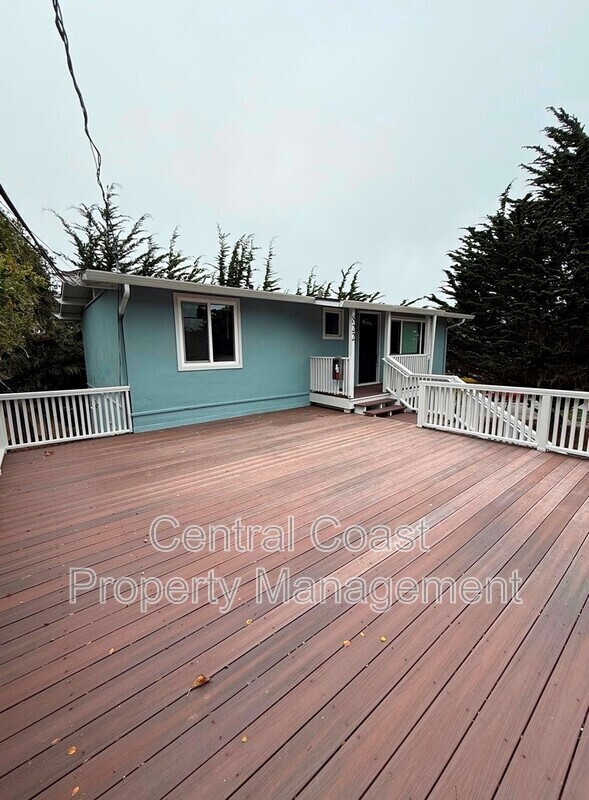 Building Photo - 822 Cedar St