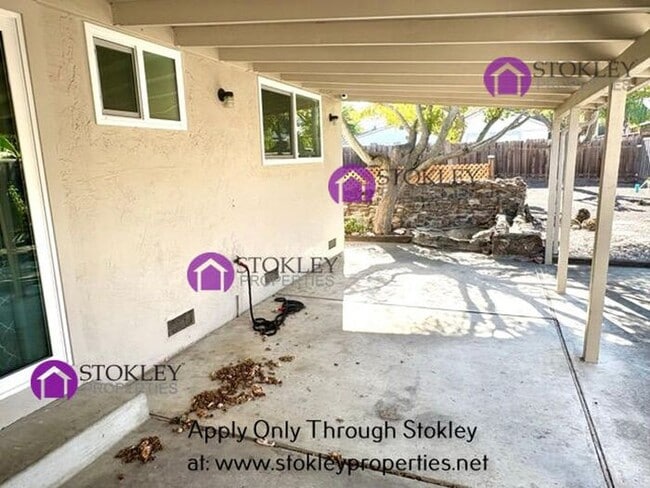 Building Photo - 1875 Queens Rd