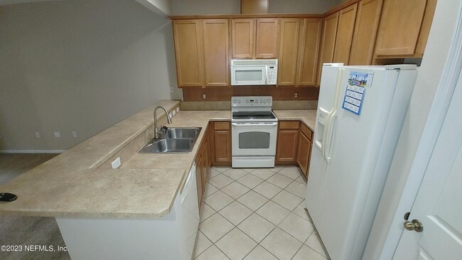 Building Photo - 5956 Pavilion Dr