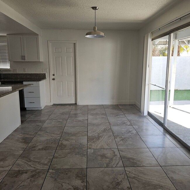 Building Photo - Upgraded 5-Bedroom Home with Open Floor Plan & Large Lot!