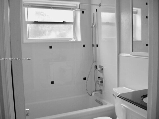 Building Photo - 2140 NE 180th St