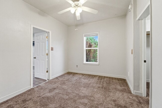 Building Photo - Feel Right at Home in This Inviting 2-Bed Gem