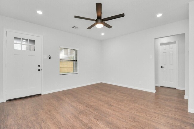 Building Photo - 262 De Boll St