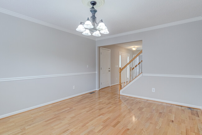 Building Photo - 2112 Echo Glen Ln
