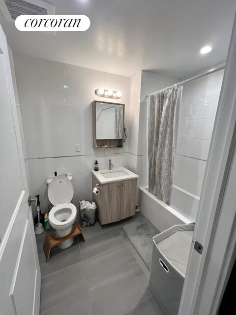 Building Photo - 30-82 Crescent St-