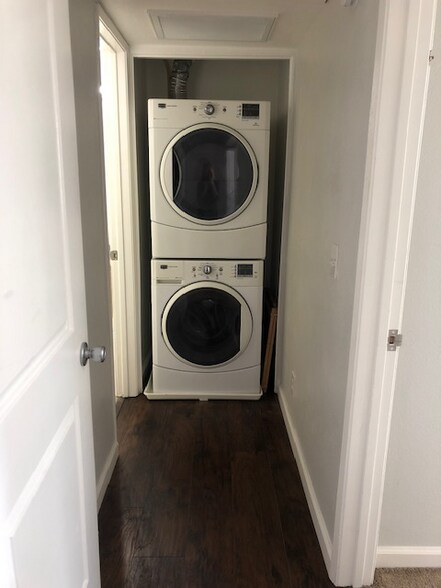 Building Photo - 2507 E 15th St