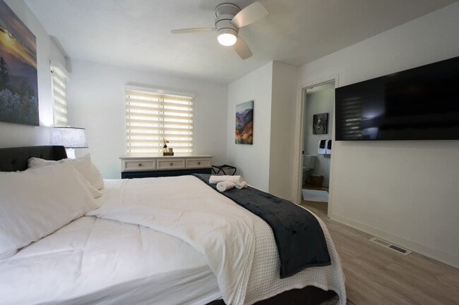 Building Photo - 2750 Holly Hill Dr