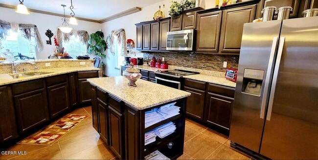 Building Photo - 13212 Emerald Hills St