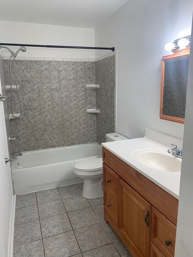 Building Photo - 2 Story, 3 bedroom, 1.5 bath Townhome in Glen Burnie