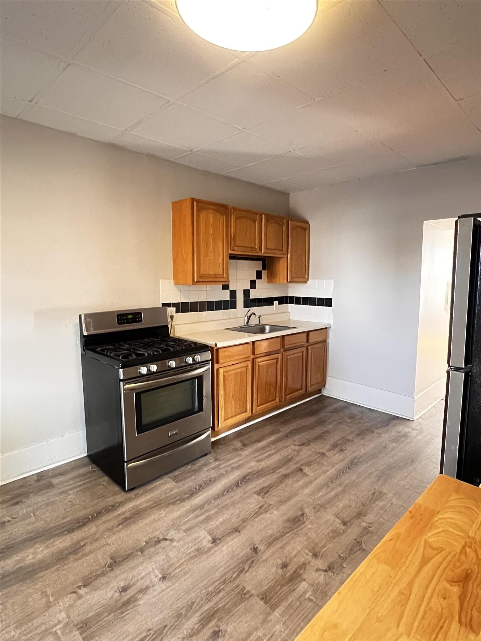 Building Photo - 9 School St