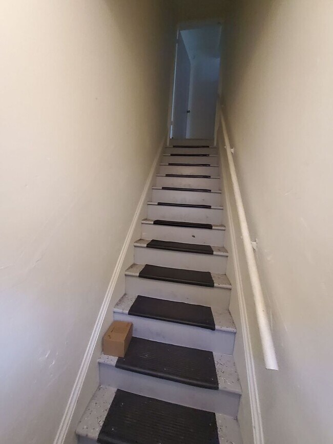 Building Photo - 277 E Spring St